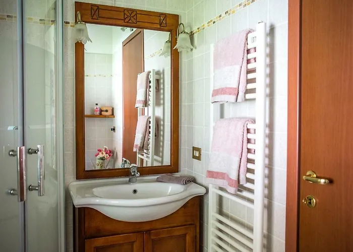 J&j House Castelmarte