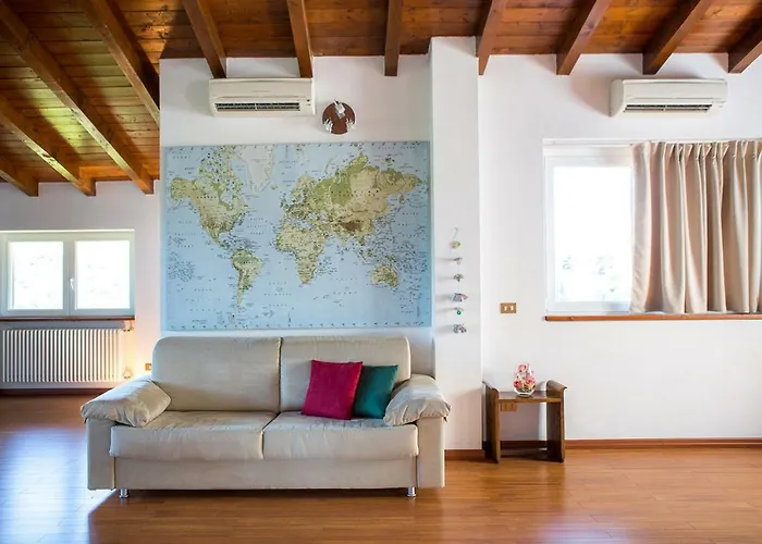 Проживание в семье J&j House *