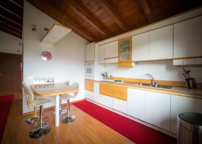 J&j House Проживание в семье Castelmarte