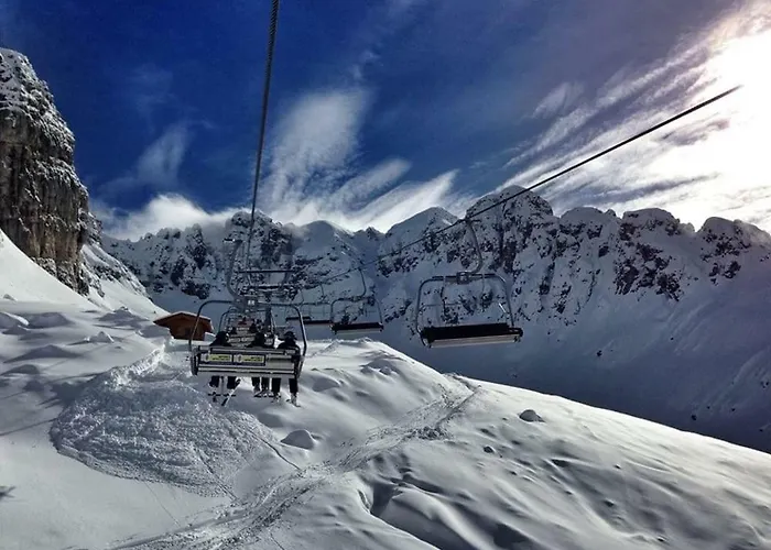 Проживание в семье J&j House *