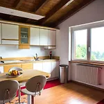 בית אירוח J&j House *