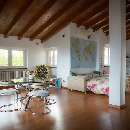 J&j House Homestay Castelmarte