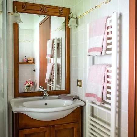 J&j House Castelmarte