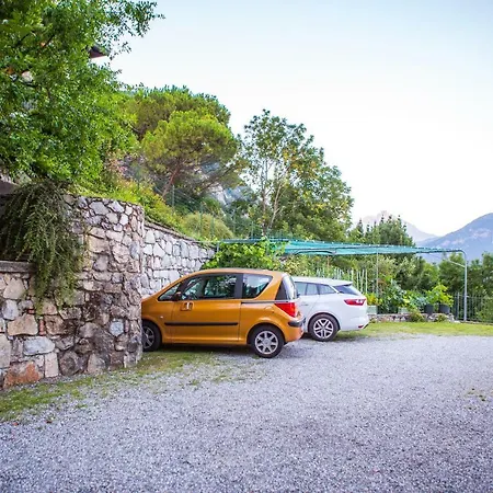 J&j House Castelmarte